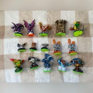 Syklander Lot of 15 Figures Skylanders Used Fast Shipping Activision 2011